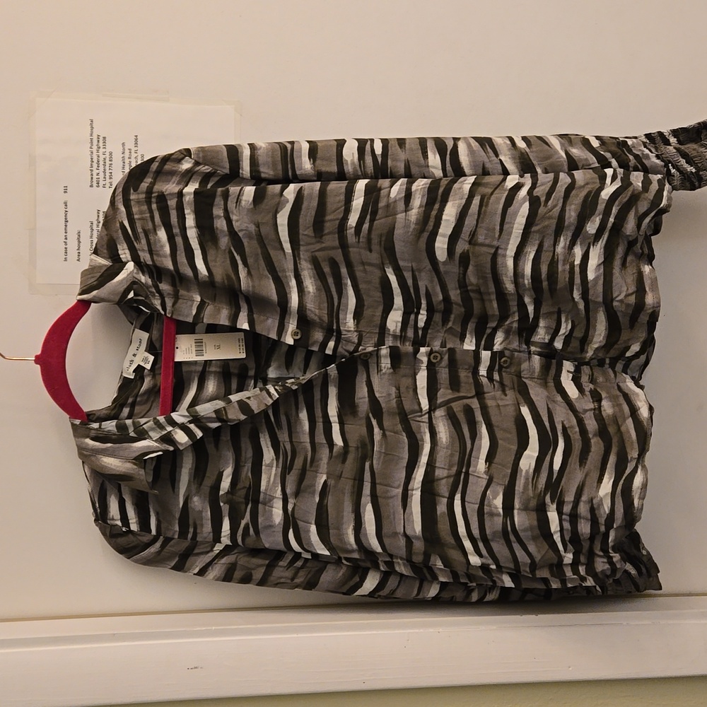 NWT Cloth and Stone  long sleeve button down short